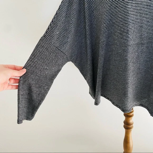 Seed Heritage black & white striped long sleeve batwing top size medium - Picture 2 of 7